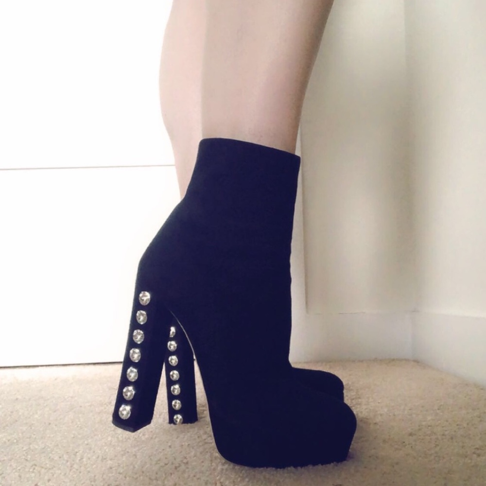 💎🖤 Miu miu! HP!😛 black suede bootie w. crystal